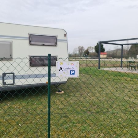 Отель Louise'S Camper Neusiedl an der Zaya Экстерьер фото