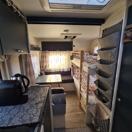 Отель Louise'S Camper Neusiedl an der Zaya Экстерьер фото