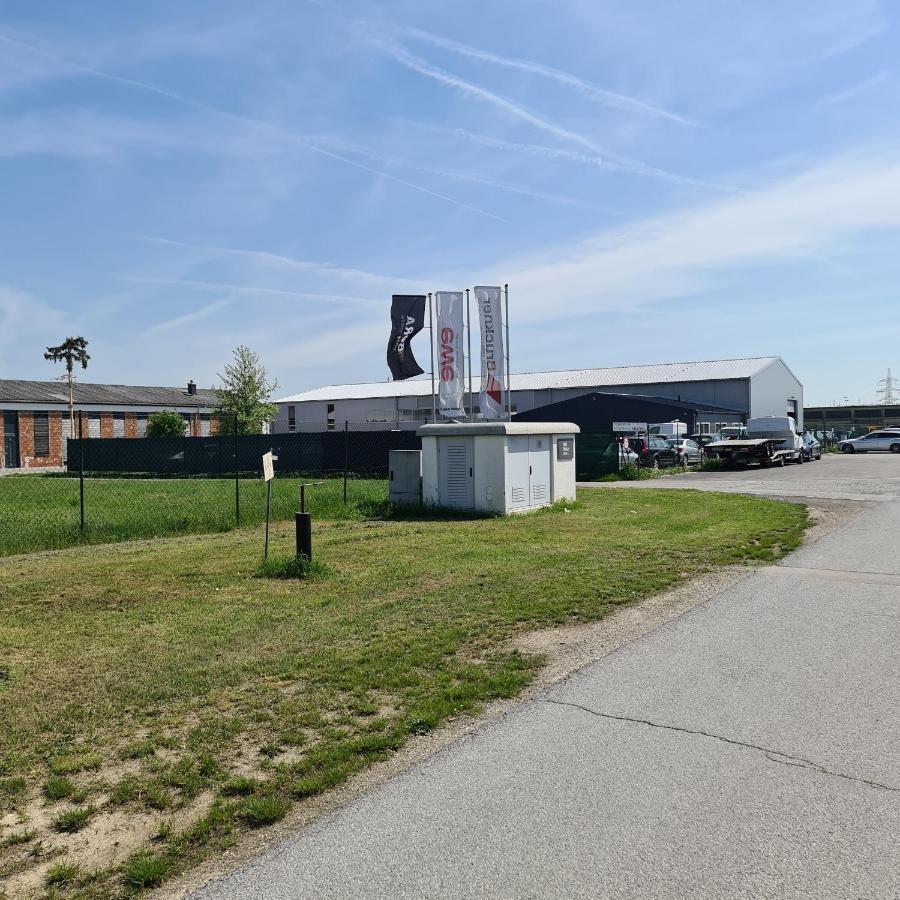 Отель Louise'S Camper Neusiedl an der Zaya Экстерьер фото