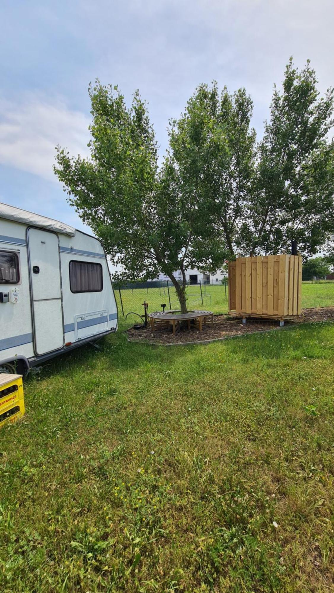 Отель Louise'S Camper Neusiedl an der Zaya Экстерьер фото