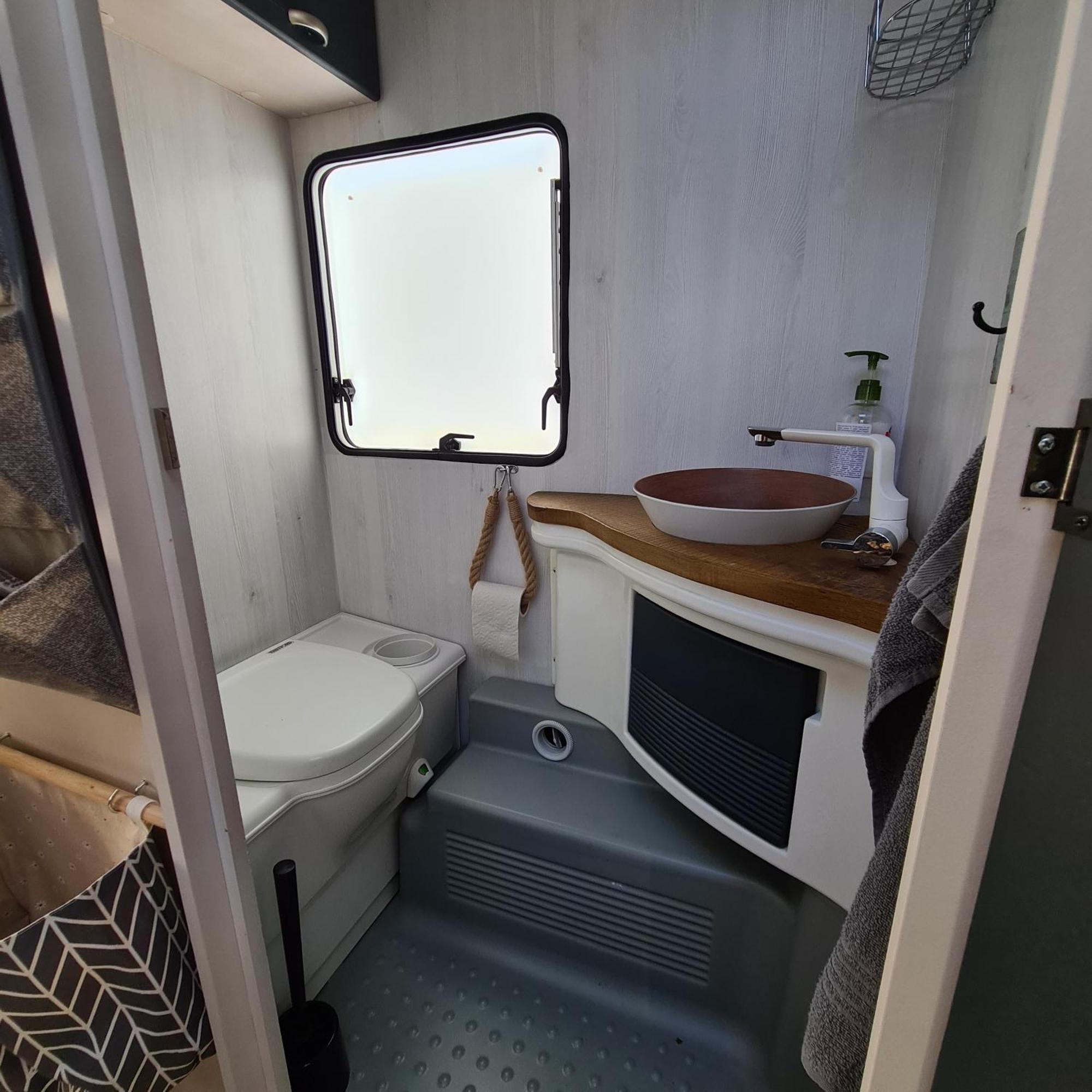 Отель Louise'S Camper Neusiedl an der Zaya Экстерьер фото